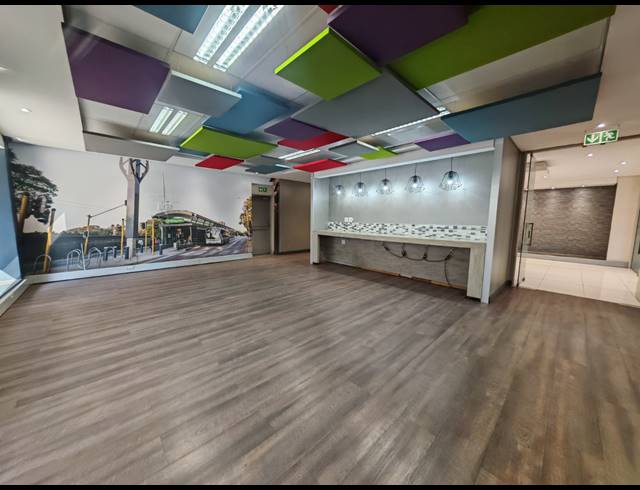 572M² OFFICE TO LET IN RANDJESPARK